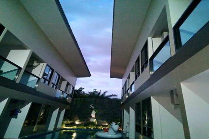 Imagen del bar/restaurante del Hotel The Pool Resort. Foto 9