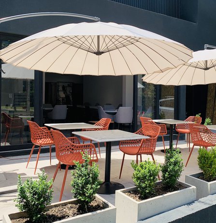 Imagen de los exteriores del Hotel The Pops. Foto 16