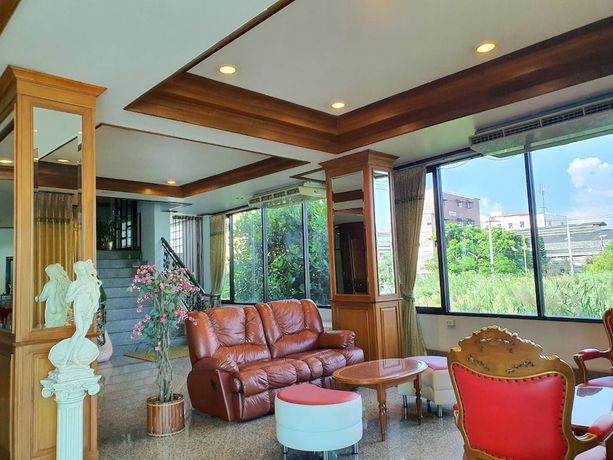 Imagen de los interiores del Hotel The Popular place. Foto 17