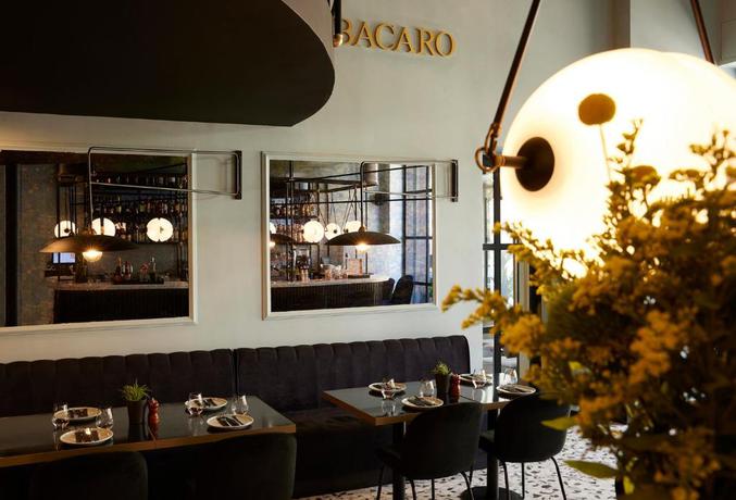 Imagen del bar/restaurante del Hotel The Port Square. Foto 7