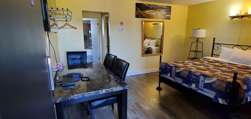 Imagen de la habitación del Hotel The Port-O-Call Inn and Suites. Foto 2