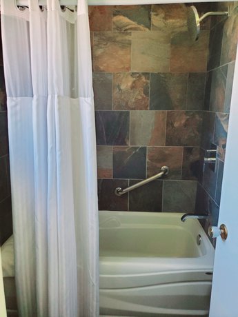 Imagen de la habitación del Hotel The Port-O-Call Inn and Suites. Foto 8