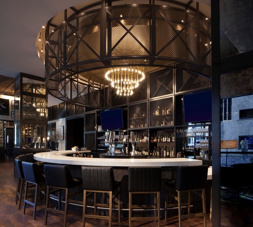 Imagen del bar/restaurante del Hotel The Porter Portland, Curio Collection By Hilton. Foto 13