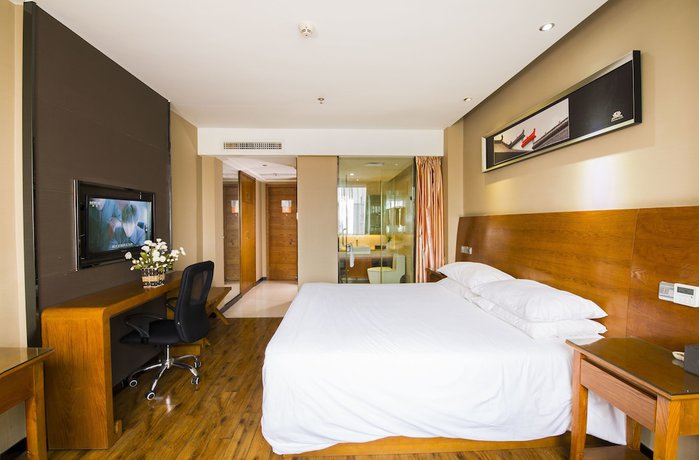 Imagen de la habitación del Hotel The Posh Hotel. Foto 2