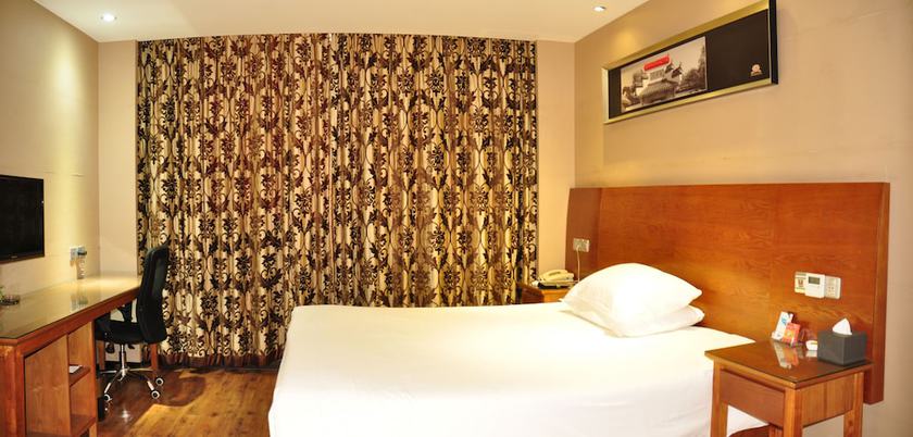 Imagen de la habitación del Hotel The Posh Hotel. Foto 3