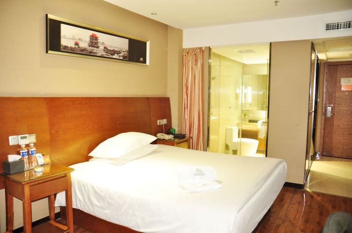 Imagen de la habitación del Hotel The Posh Hotel. Foto 6