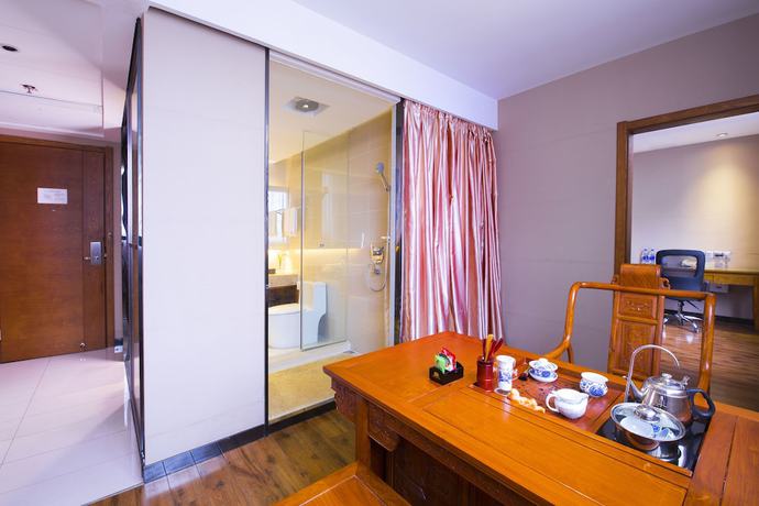 Imagen de la habitación del Hotel The Posh Hotel. Foto 7