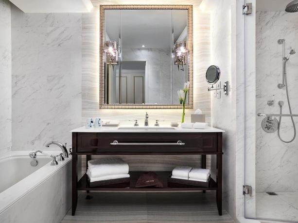 Imagen de los exteriores del Hotel The Pottinger Hong Kong. Foto 9