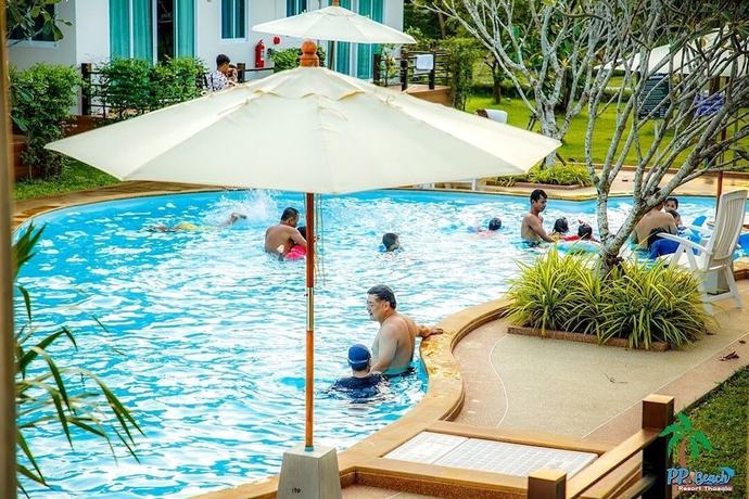 Imagen de la piscina del Hotel The Pp.beach Thasala. Foto 15