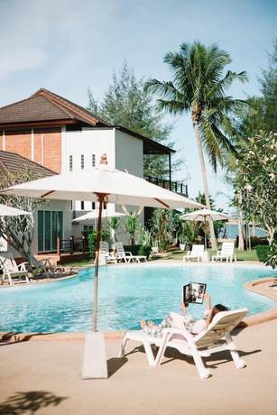 Imagen de la piscina del Hotel The Pp.beach Thasala. Foto 19
