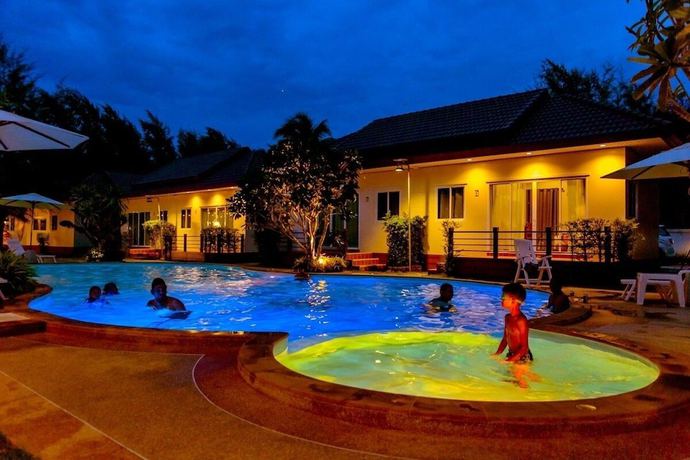 Imagen de la piscina del Hotel The Pp.beach Thasala. Foto 20