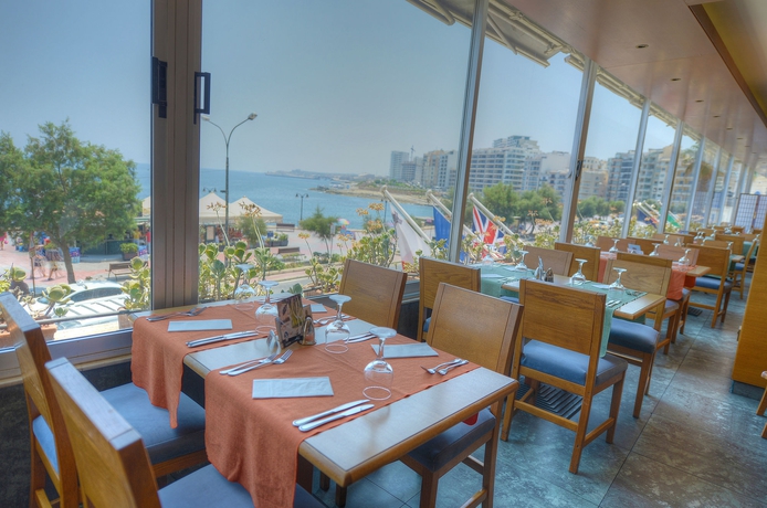 Imagen del bar/restaurante del Hotel The Preluna. Foto 7