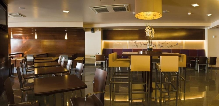 Imagen del bar/restaurante del Hotel The Preluna. Foto 8