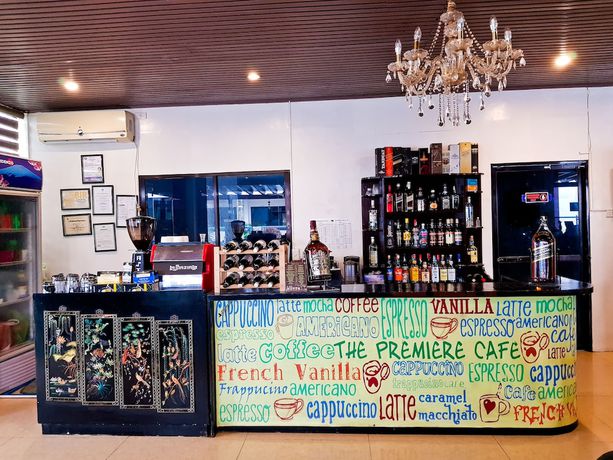 Imagen del bar/restaurante del Hotel The Premiere Business. Foto 4