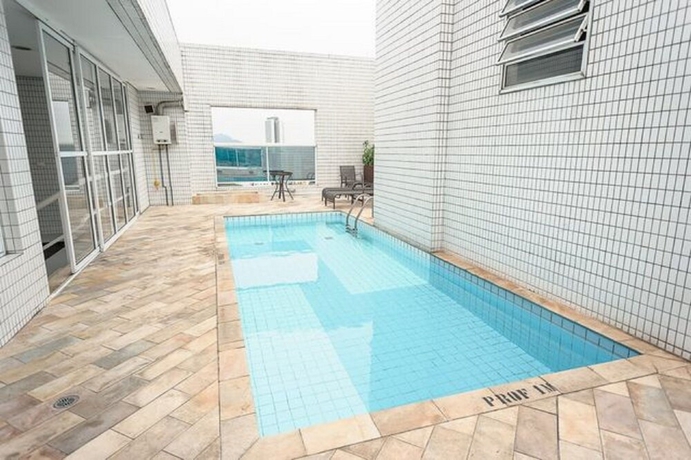 Imagen de la piscina del Hotel The Premium. Foto 17