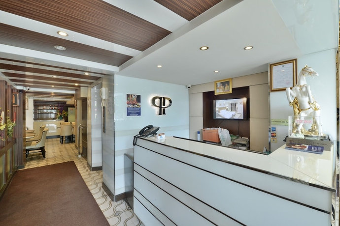 Imagen de los interiores del Hotel The Prestige Nana. Foto 18