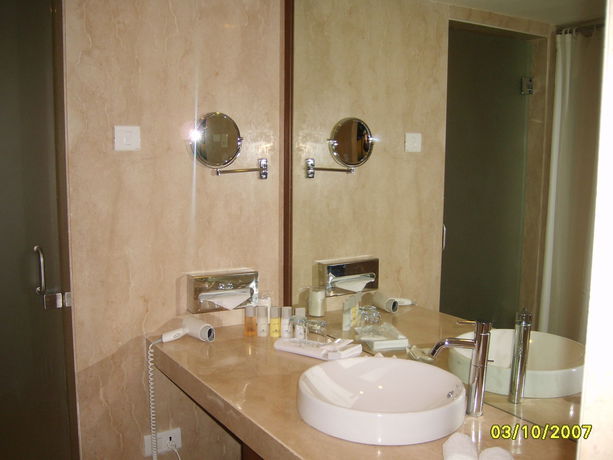 Imagen de la habitación del Hotel The Pride Chennai. Foto 5
