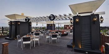 Imagen del bar/restaurante del Hotel The Pride Chennai. Foto 3