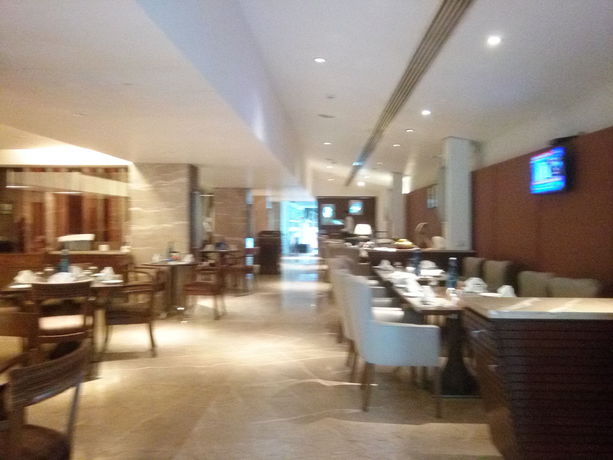 Imagen del bar/restaurante del Hotel The Pride Chennai. Foto 4
