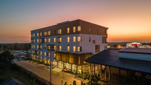Imagen general del Hotel The Pride Phitsanulok. Foto 1