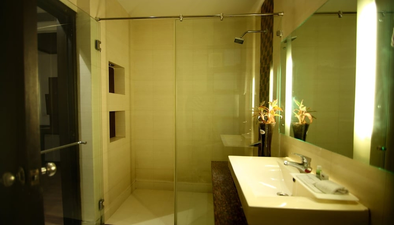 Imagen de la habitación del Hotel The Prime Balaji Deluxe @ New Delhi Railway Station. Foto 13