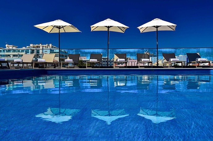 Imagen de la piscina del Hotel The Prime Energize. Foto 14