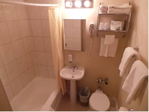 Imagen de la habitación del Hotel The Prince Arthur. Foto 8