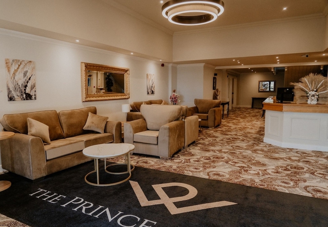 Imagen de los interiores del Hotel The Prince Of Wales, Falfield. Foto 13