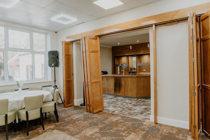 Imagen de los interiores del Hotel The Prince Of Wales, Falfield. Foto 16