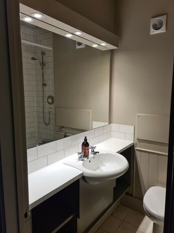 Imagen de la habitación del Hotel The Priory Inn. Foto 11