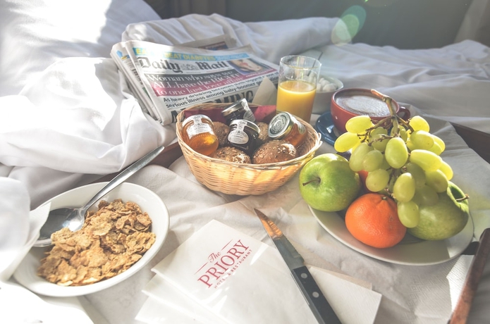 Imagen del bar/restaurante del Hotel The Priory and Restaurant. Foto 2