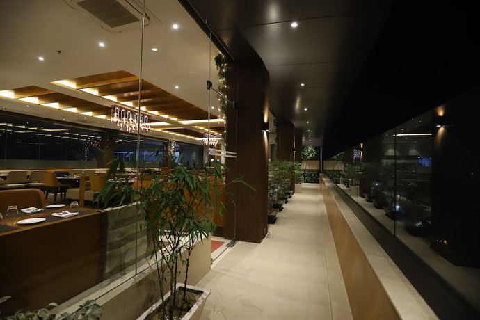 Imagen del bar/restaurante del Hotel The Pristine Kanpur. Foto 2