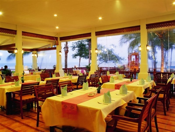 Imagen del bar/restaurante del Hotel The Privacy Beach Resort and Spa. Foto 11
