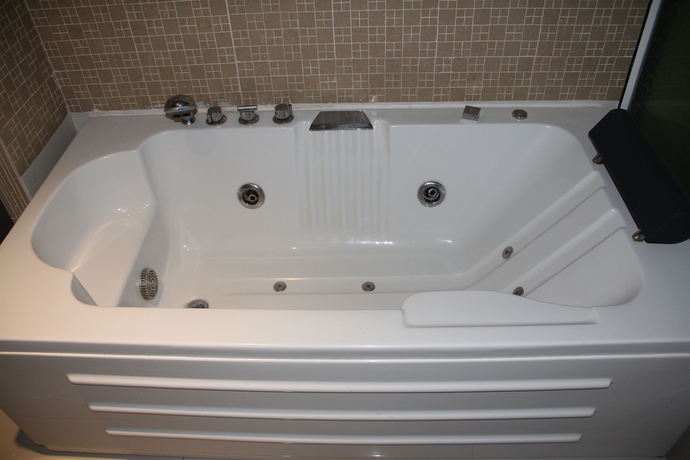 Imagen de la habitación del Hotel The Privi Suites. Foto 4