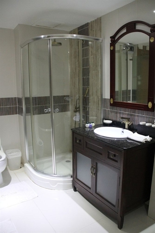 Imagen de la habitación del Hotel The Privi Suites. Foto 10
