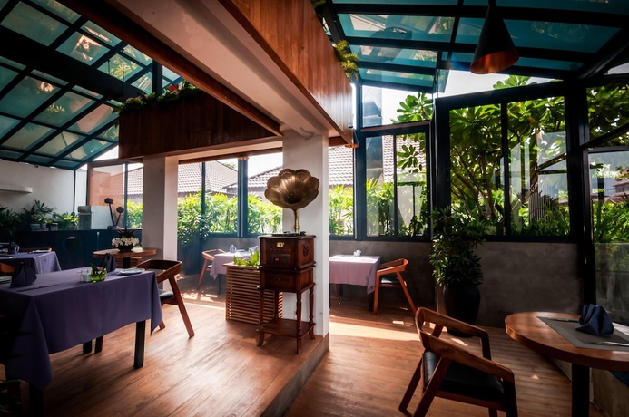 Imagen del bar/restaurante del Hotel The Privilege Boutique. Foto 2