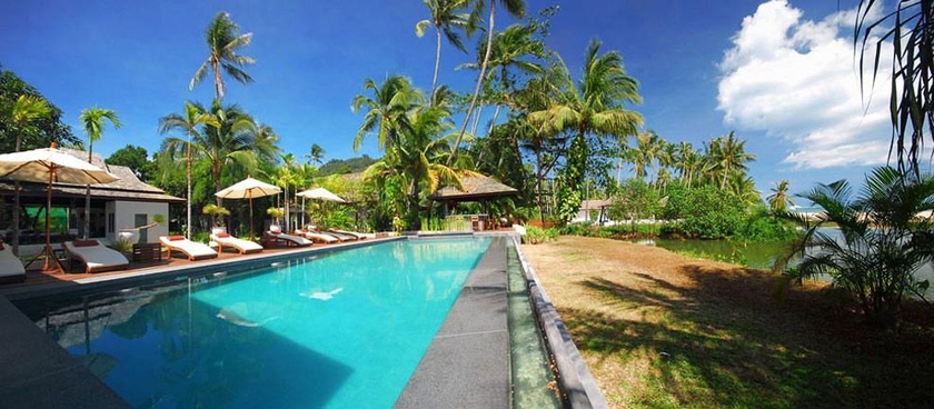 Imagen de la piscina del Hotel The Privilege Ezra Beach Club. Foto 14