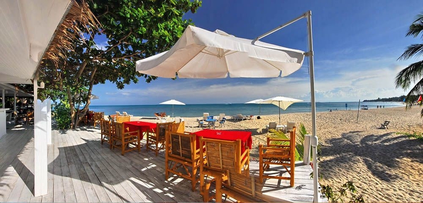 Imagen del bar/restaurante del Hotel The Privilege Ezra Beach Club. Foto 2