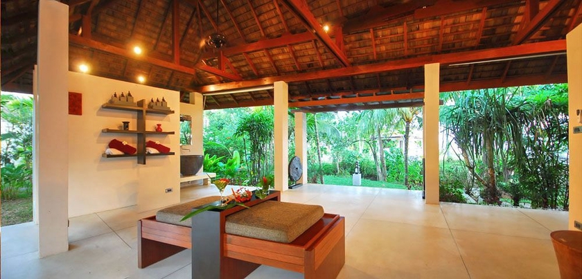 Imagen de la piscina del Hotel The Privilege Ezra Beach Club. Foto 15