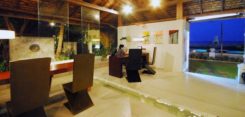 Imagen de los interiores del Hotel The Privilege Ezra Beach Club. Foto 13