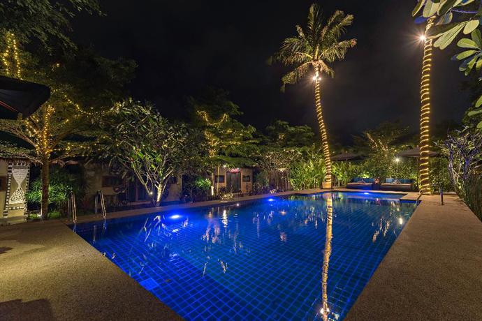 Imagen de la piscina del Hotel The Privilege Hotel Ezra Beach Villas. Foto 10