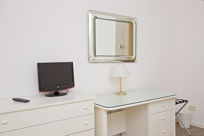 Imagen de la habitación del Hotel The Promenade Luxury Wellness. Foto 13