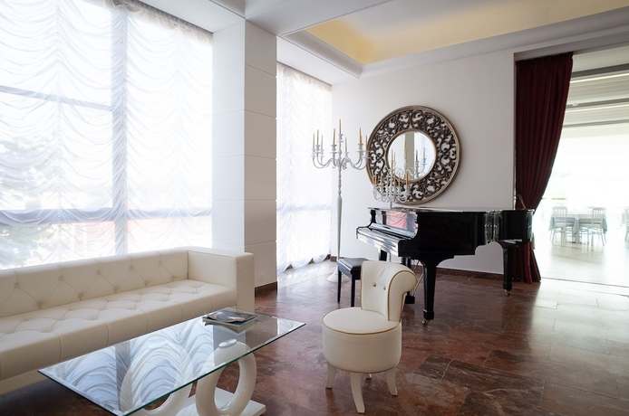 Imagen del bar/restaurante del Hotel The Promenade Luxury Wellness. Foto 4