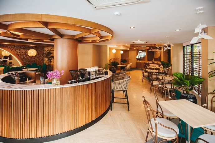 Imagen de los interiores del Hotel The Proud Rawai. Foto 16