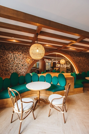Imagen de los interiores del Hotel The Proud Rawai. Foto 19