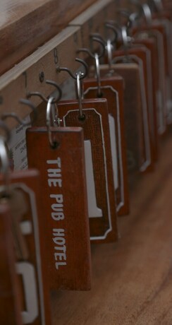 Imagen de los interiores del Hotel The Pub, Subic. Foto 34