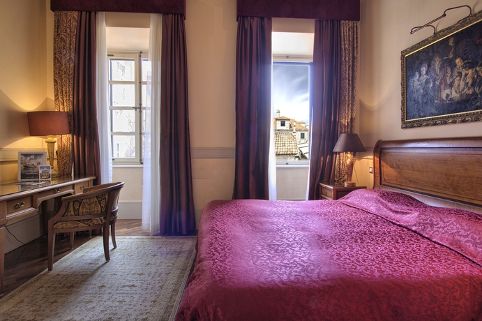 Imagen de la habitación del Hotel The Pucic Palace. Foto 2