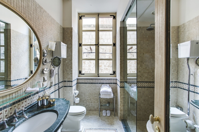 Imagen de la habitación del Hotel The Pucic Palace. Foto 15