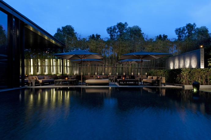 Imagen de los exteriores del Hotel The Puli and Spa. Foto 10