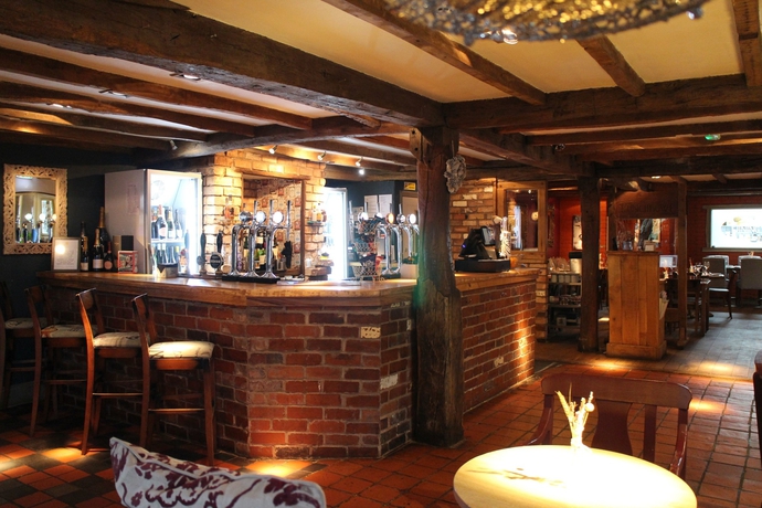 Imagen del bar/restaurante del Hotel The Punchbowl Lapworth. Foto 3